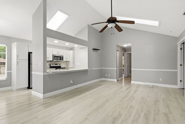 Building Photo - Single Family Home in Lake St George