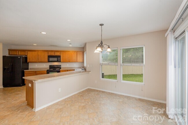 Building Photo - 6442 Ridgeview Commons Dr