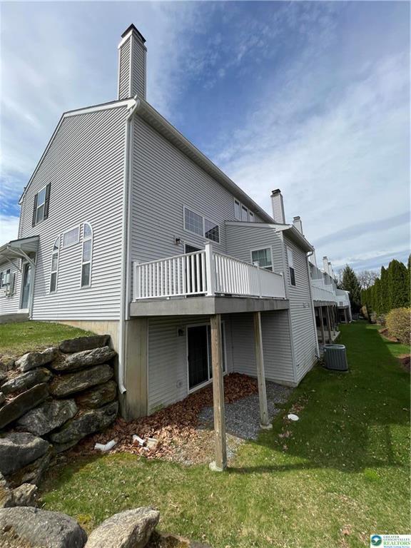 Building Photo - 351 Hawthorn Ln