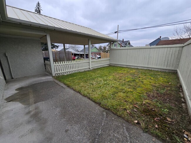 Building Photo - Tsoulouhas #1