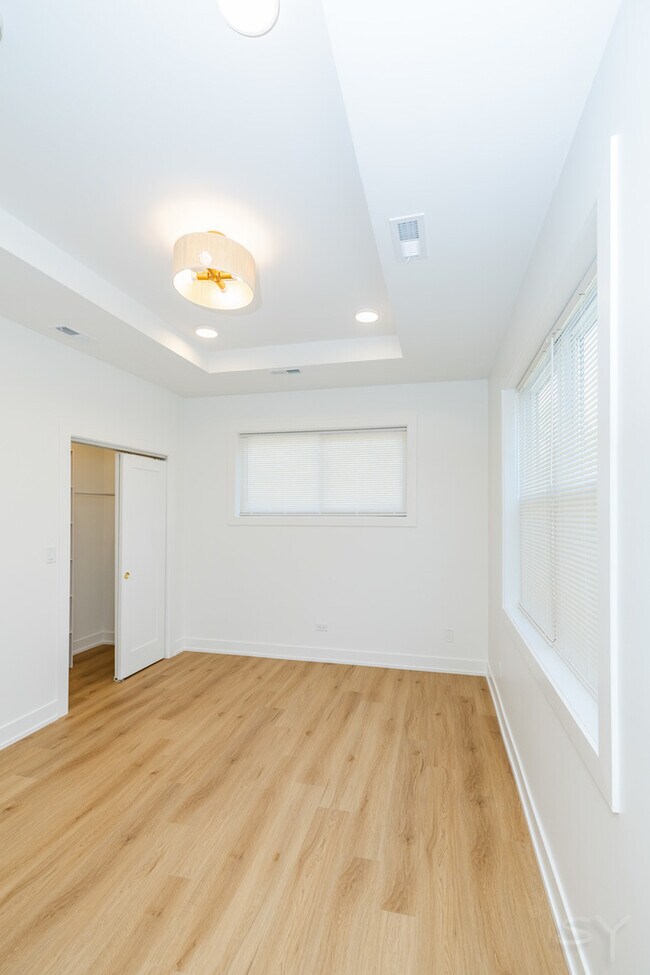 Building Photo - 6048 S Eberhart Ave