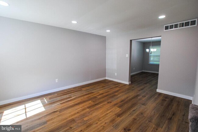 Building Photo - 8512 Hydra Ln