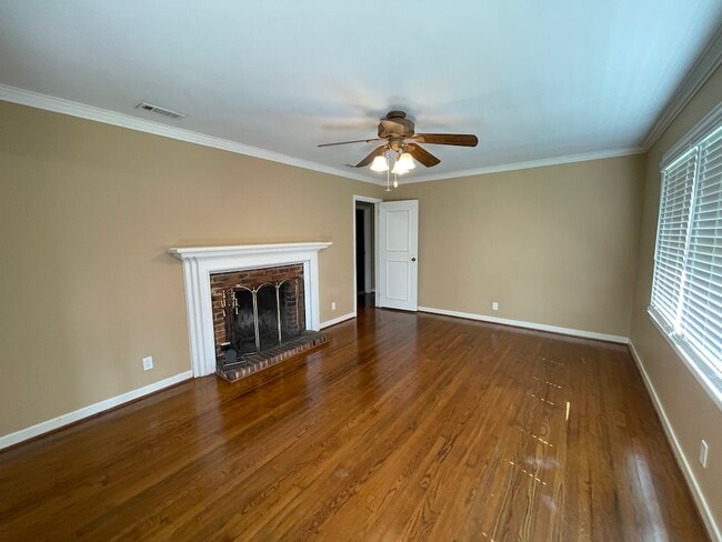 Building Photo - 2208 White Oak Dr