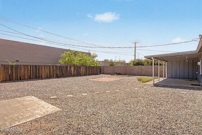 Building Photo - 6713 E Latham St