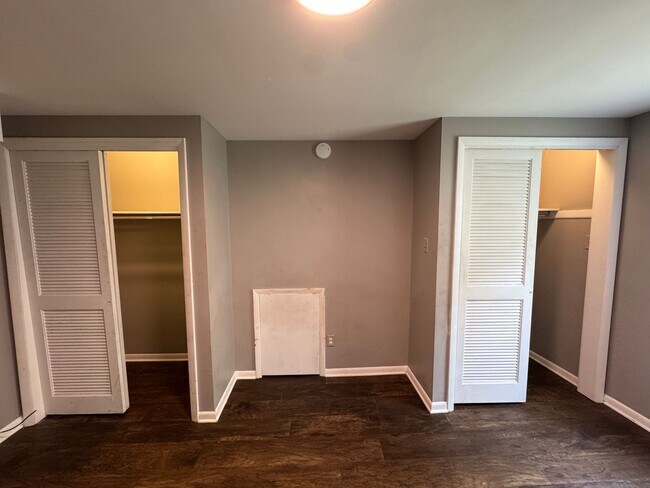 Building Photo - 542 5th Ave