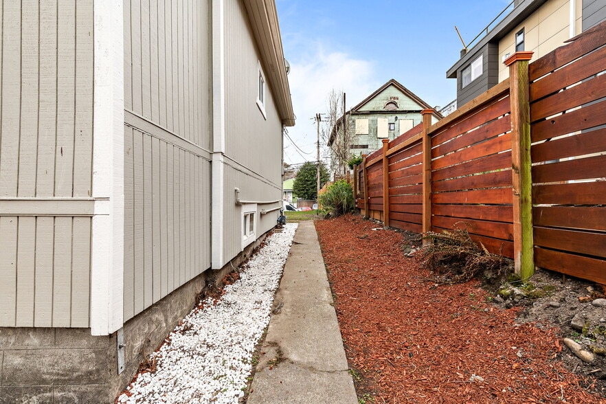 Building Photo - 1521 E Spruce St