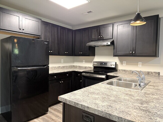 Building Photo - "Charming 2-Bed, 2-Bath Duplex Retreat in New Market's Idyllic Setting!"