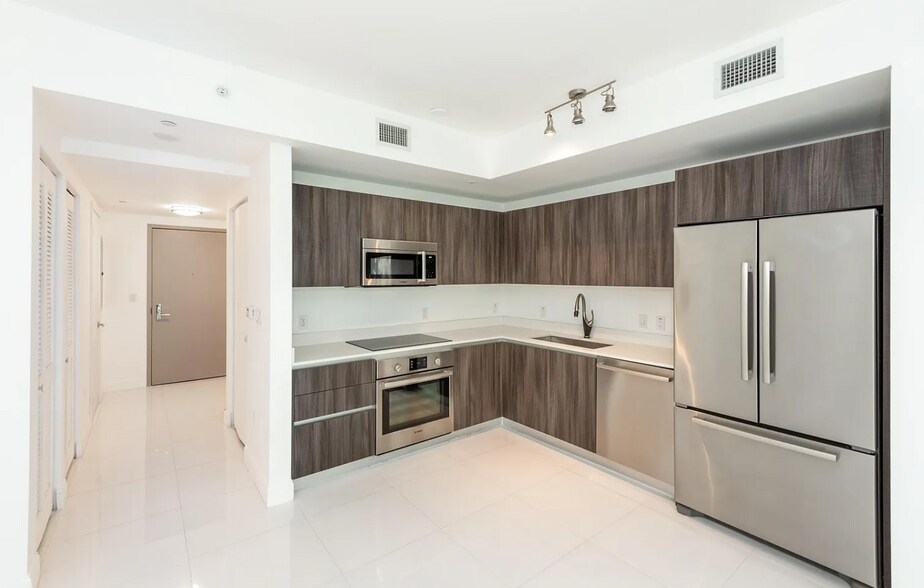 Building Photo - 488 NE 18th St