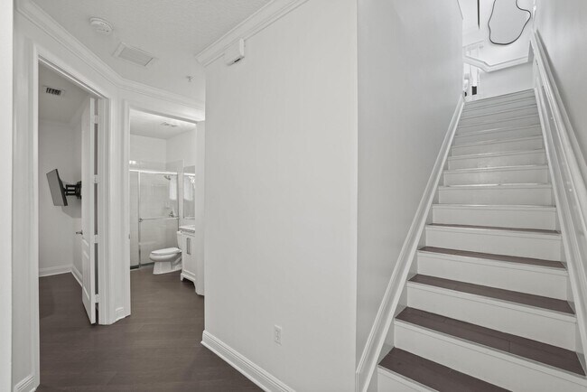 Building Photo - 616 NW 38th Cir