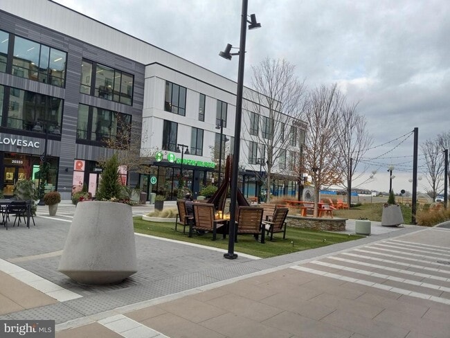 Building Photo - 44682 Provincetown Dr