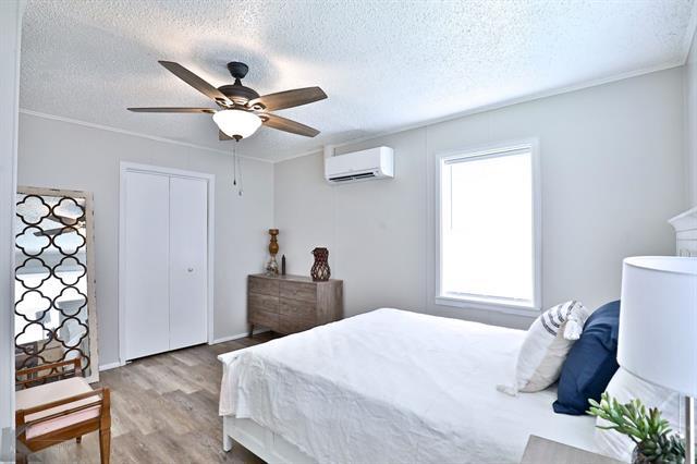 Building Photo - 5489 Encino Rd