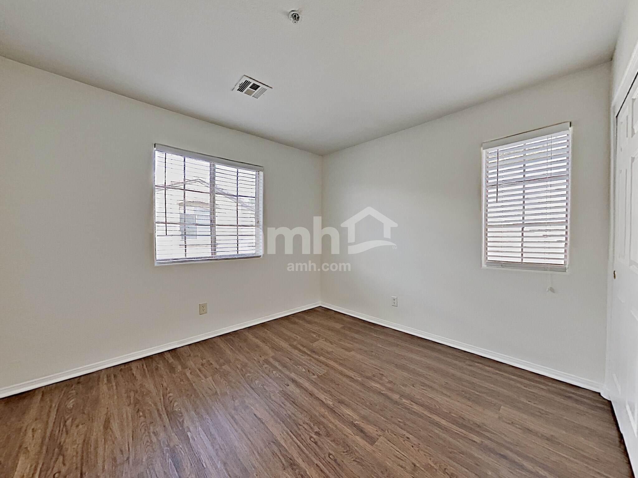 Building Photo - 611 Desert Silk Ct