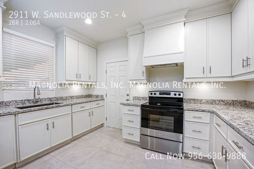 Building Photo - 2911 W Sandlewood St