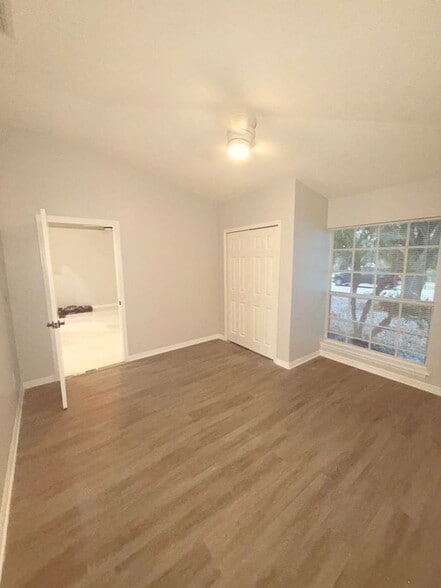 Building Photo - 465 Haversham Rd