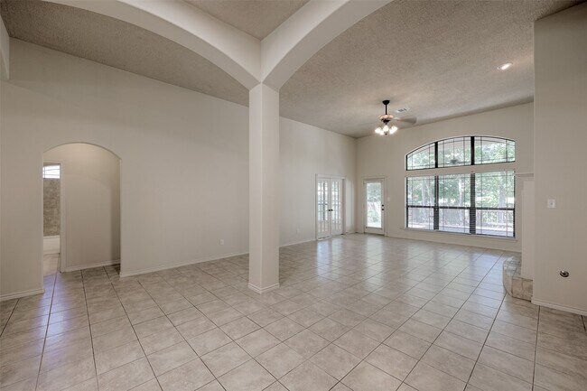 Building Photo - 12460 Lyra Dr