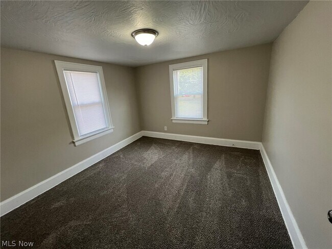 Building Photo - 784 Rosamond Ave