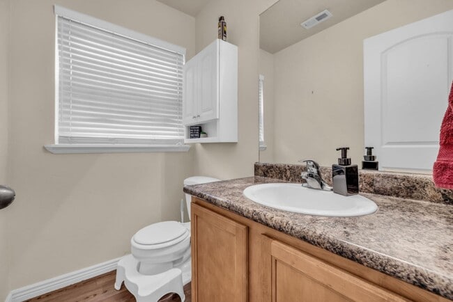 Building Photo - 1503 N August Dr