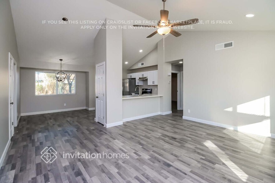 Building Photo - 3520 E Pueblo Ave