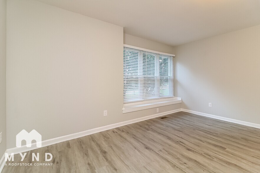 Building Photo - 5037 Huntingcreek Dr