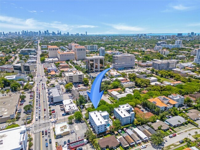 Building Photo - 810 Salzedo St