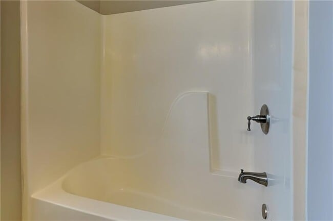 Building Photo - 2075 Beckenham Pl