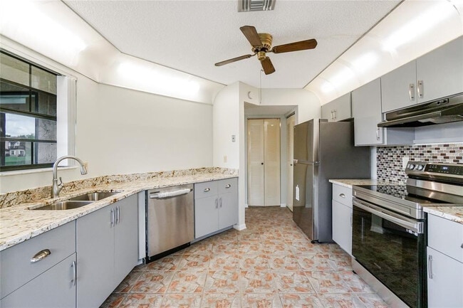 Building Photo - 8807 W Sunrise Blvd