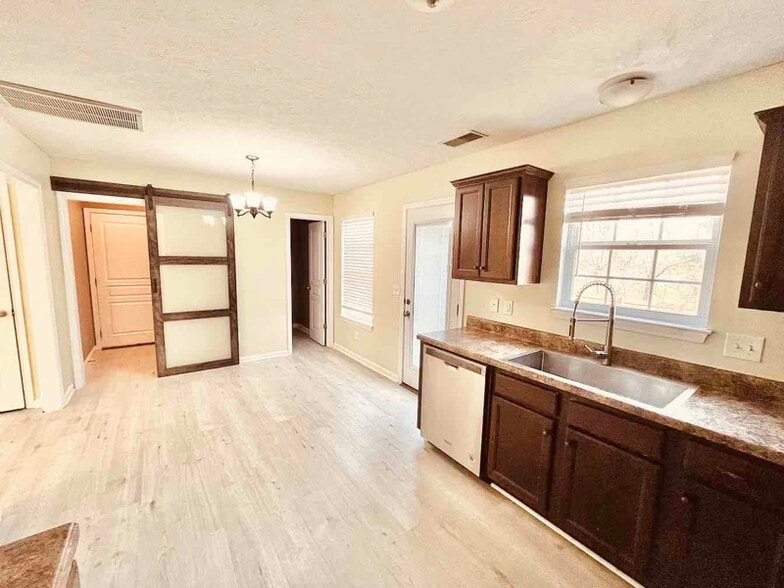 Building Photo - 1209 Woodall Rd