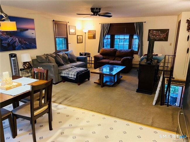 Building Photo - 123 Woods End Rd