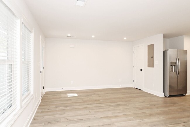 Building Photo - Pet-Friendly Glenbrook Apartment Near Crozet Park