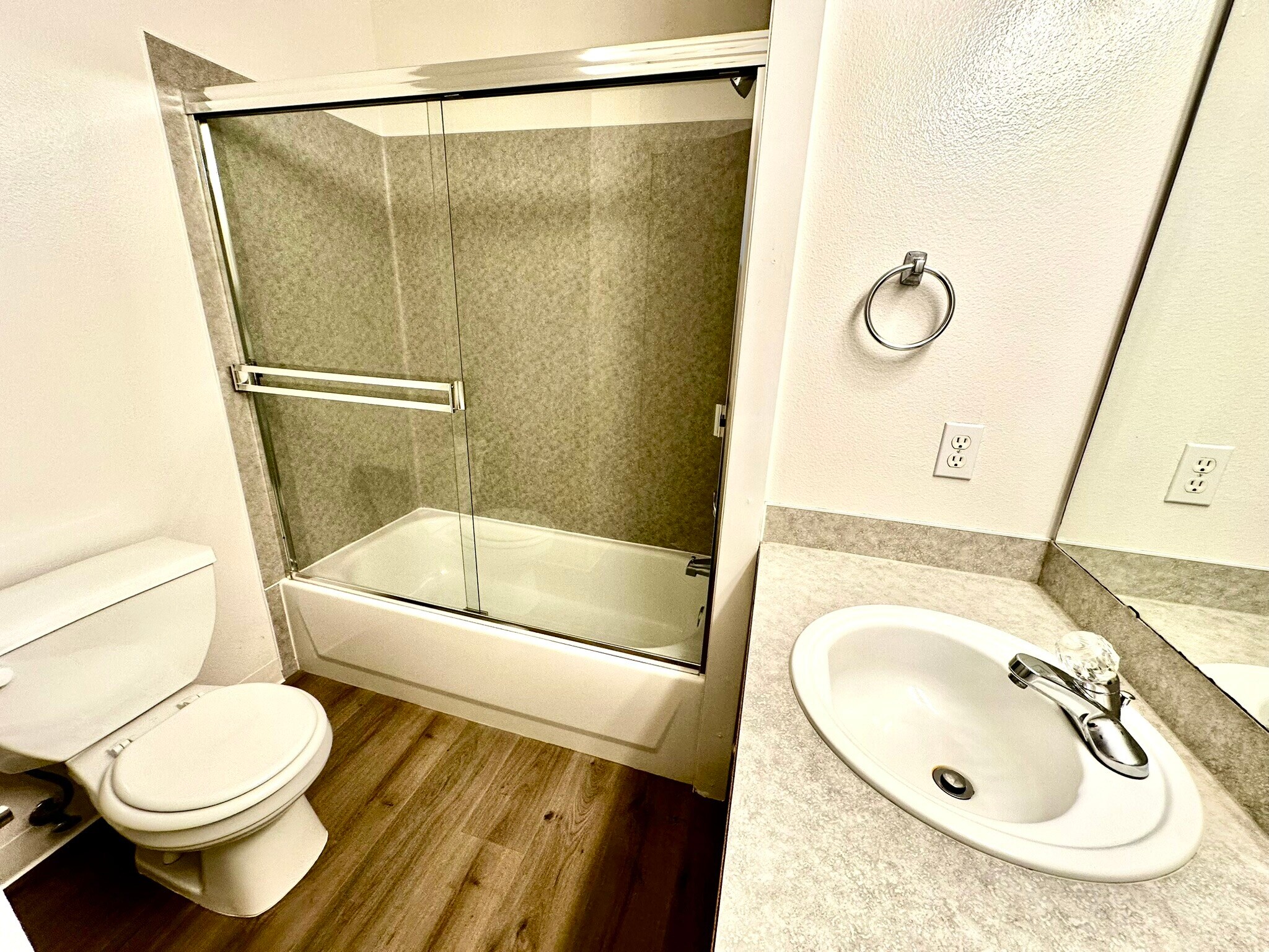 Full Sized Bathroom - 931 N 86th St