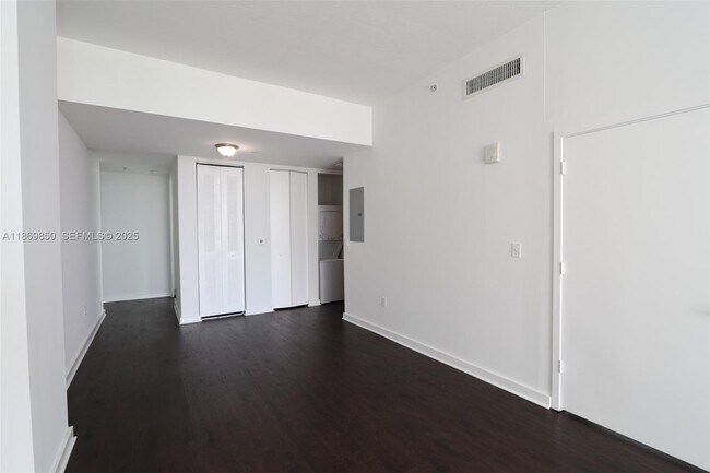 Building Photo - 2200 NE 4th Ave