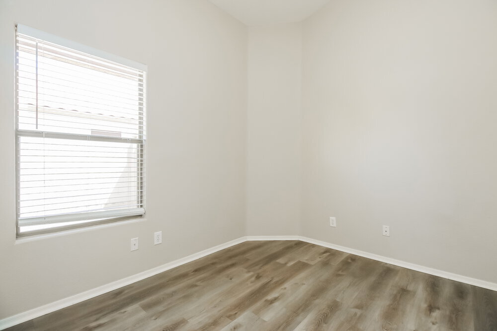 Building Photo - 9909 E Onza Ave