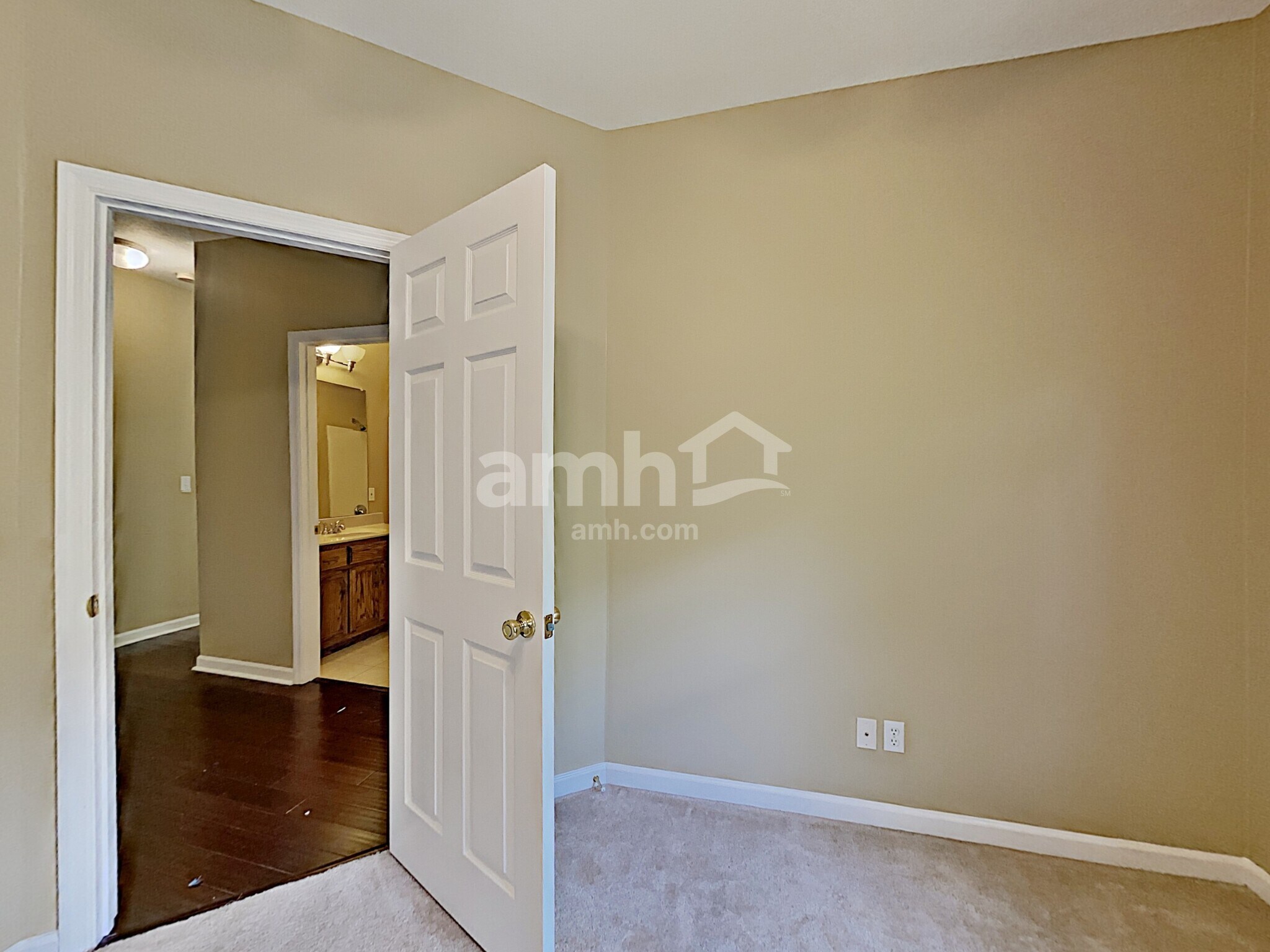Building Photo - 1001 High Ridge Dr N