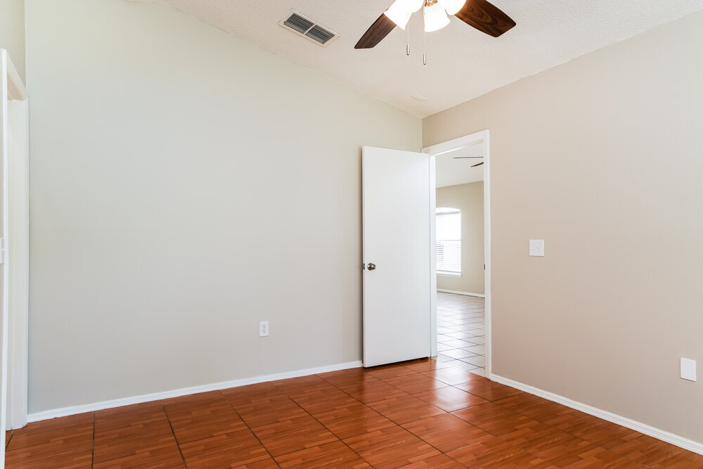 Building Photo - 1227 Heather Lake Dr