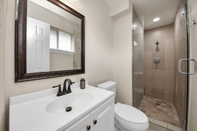 Building Photo - 11915 Binghamton Dr