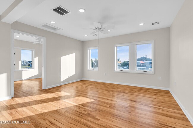 Building Photo - 525 Washington Blvd