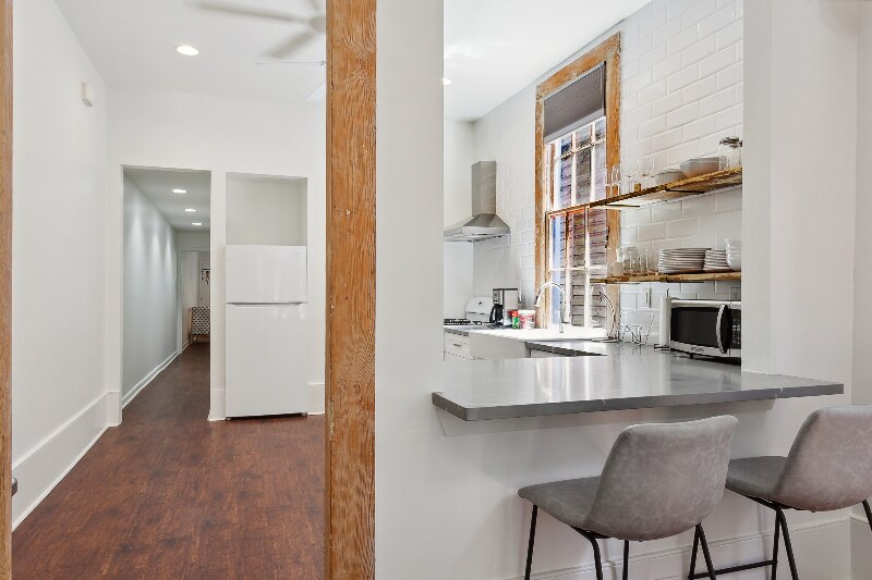 Building Photo - 927 Bordeaux St