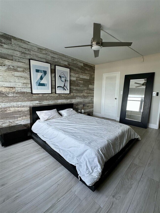 Building Photo - 2899 Collins Ave