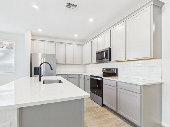 Building Photo - NORTH COPPER CANYON BRAND NEW BEAUTY