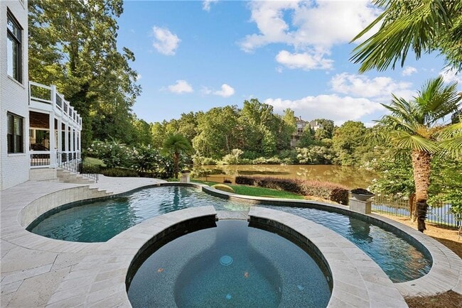 Building Photo - 675 Falls Lake Dr