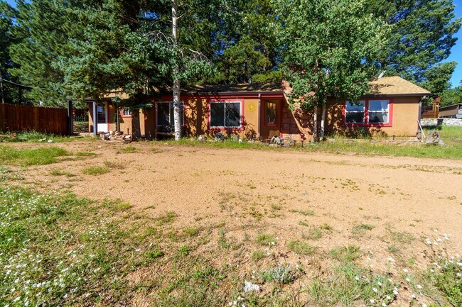 Building Photo - 2 bedroom charmer on W South for rent!