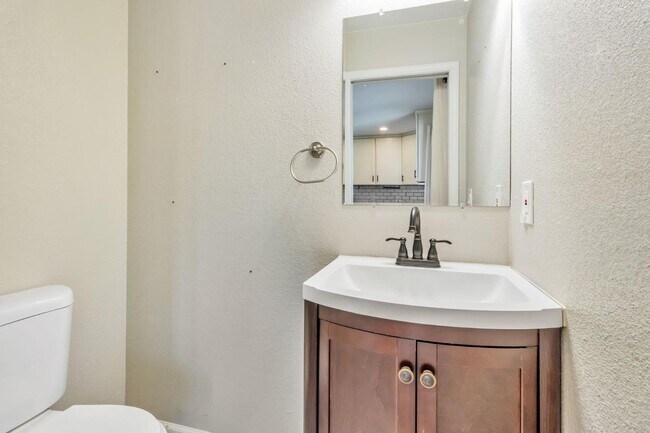 Building Photo - 12015 Ellery St