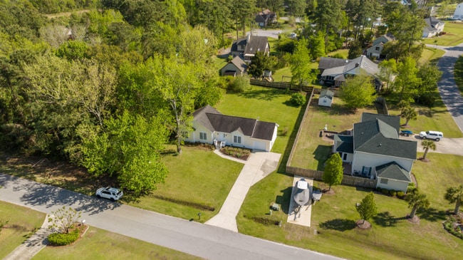 Building Photo - 736 Comet Dr