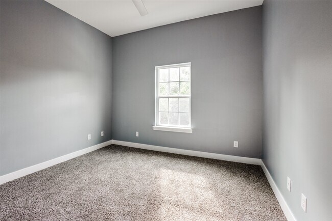 Building Photo - 4927 E Ridge Creek Dr