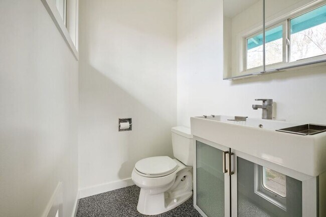 Building Photo - 8715 N Washburne Ave