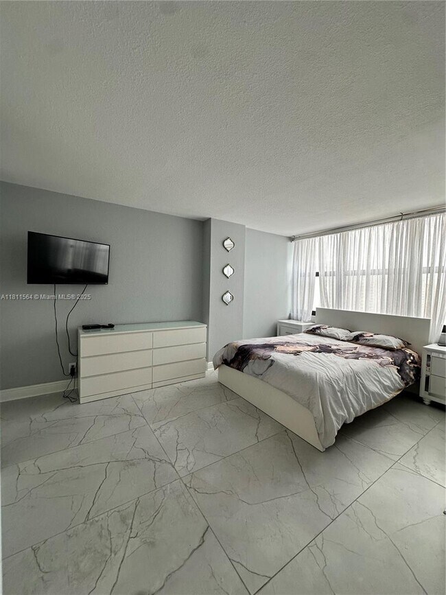 Building Photo - 2401 S Ocean Dr