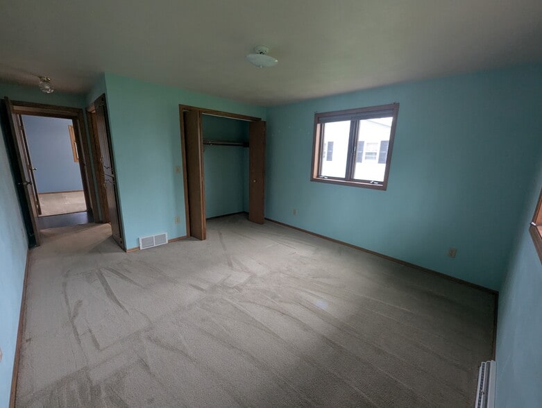 Building Photo - 350 Sharla St