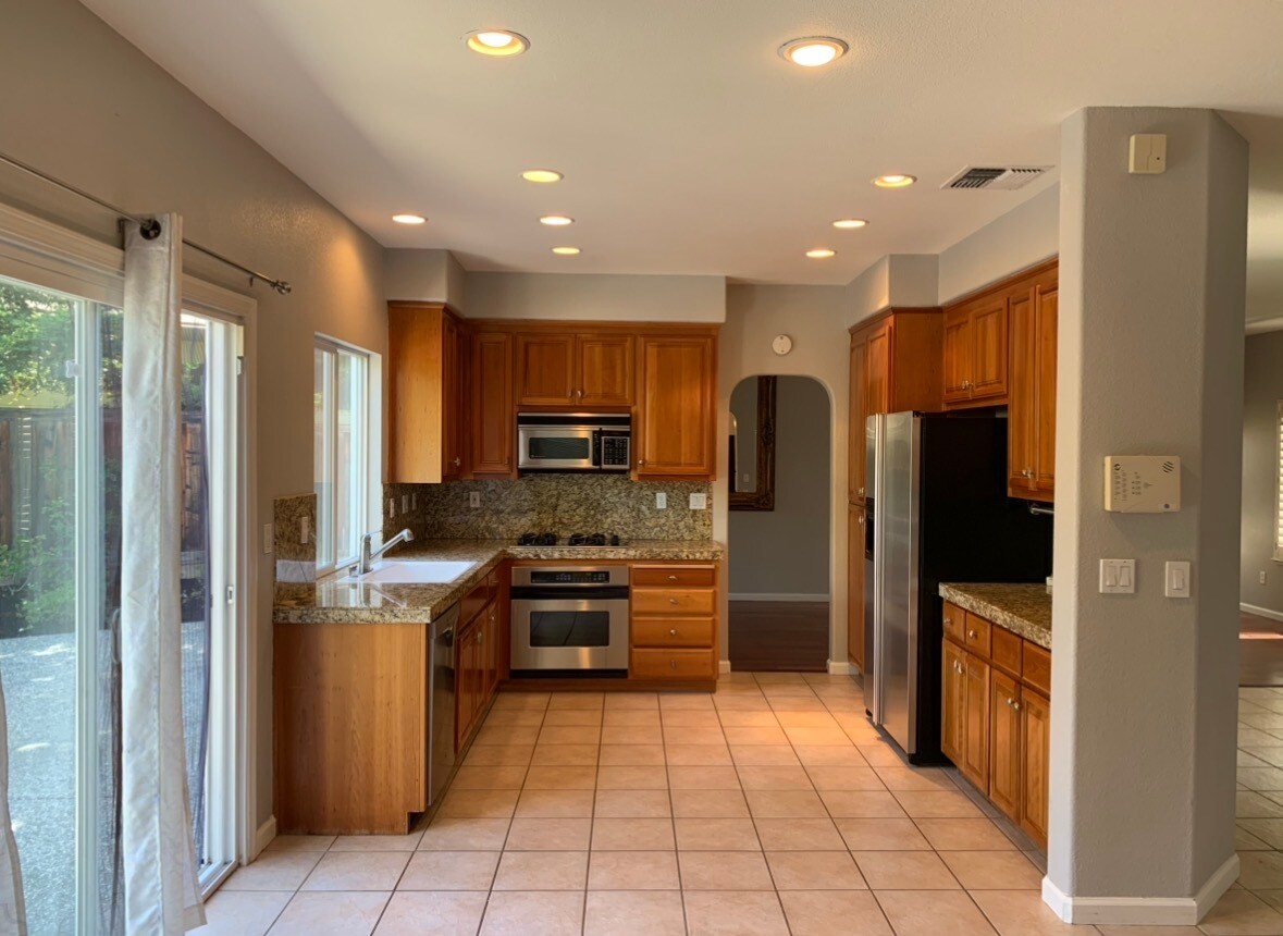 Building Photo - 121 Gold Rush Ct