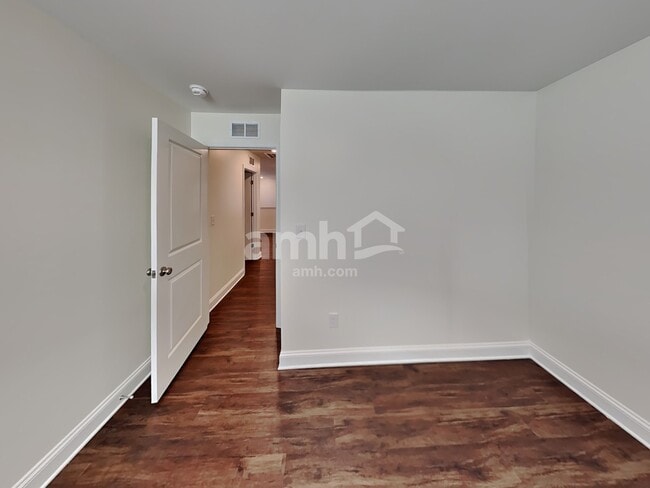 Building Photo - 578 Rivermist Dr