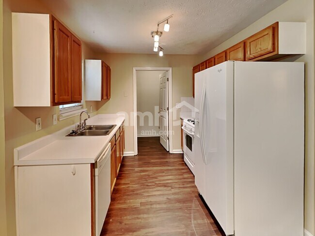Building Photo - 4854 Lake Park Terrace